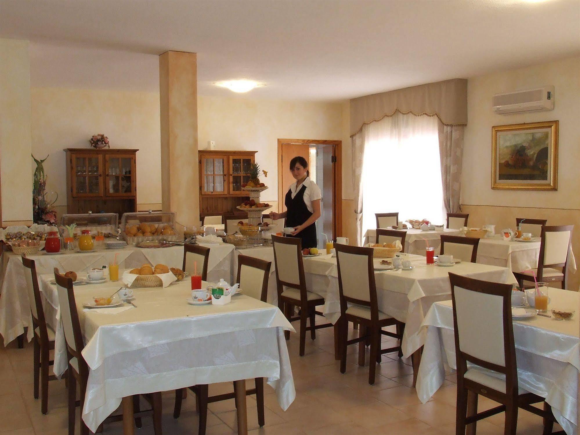 A.I.R. Hotel Gabbiano Isola Rossa Kültér fotó